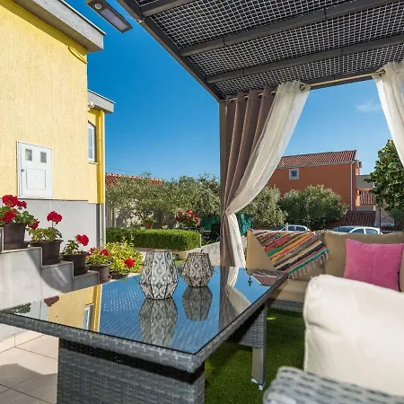 Vikendica Modern In With Terrace *