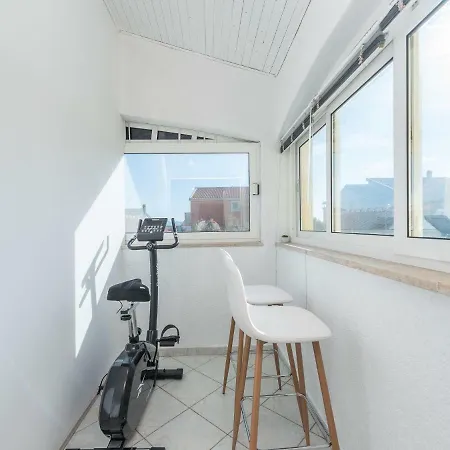 Modern In With Terrace Vikendica