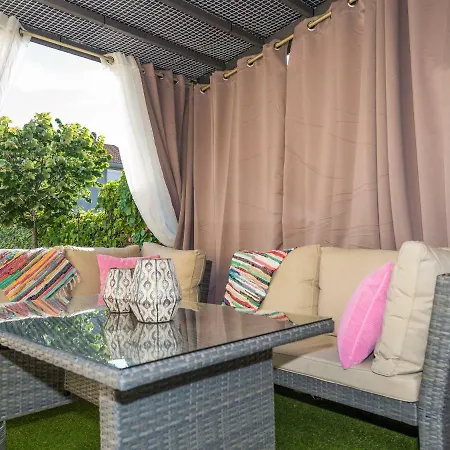 Modern In With Terrace Vikendica *